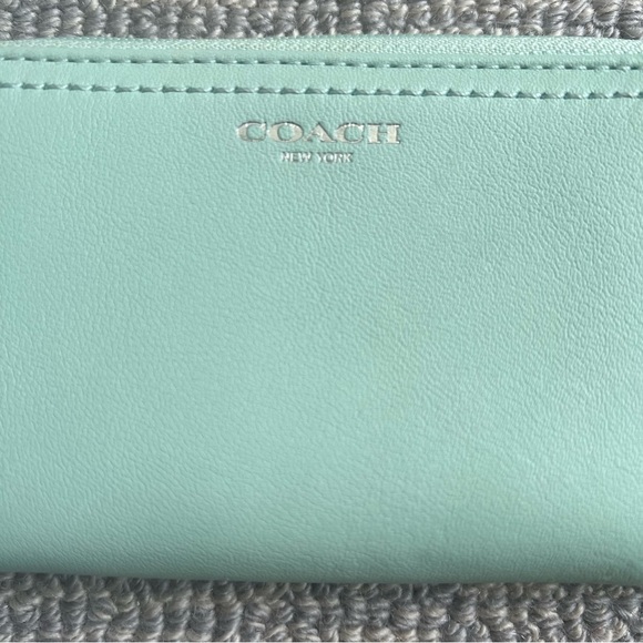 COACH Light Teal/Mint Green Zip Around Wristlet Wallet - Picture 3 of 7
